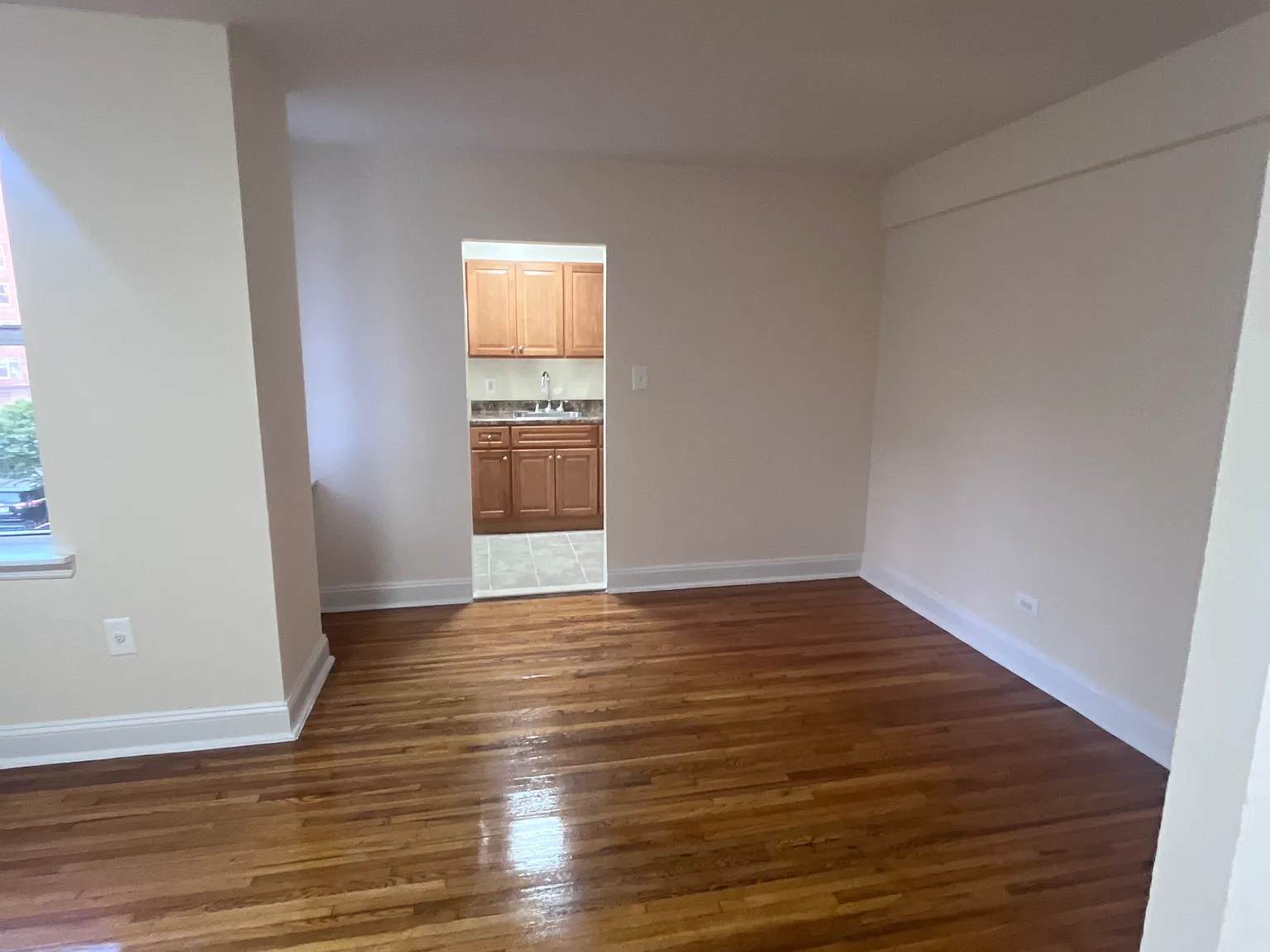 1 bed, 650 sqft, $2,200 — Photo 3