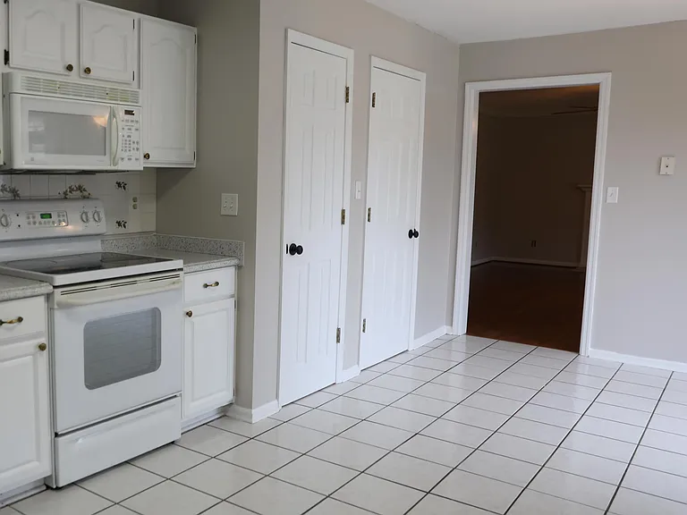 10033 Willow Cove Rd SE — Photo 7
