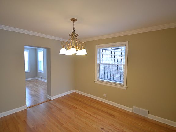 3rd image of 3028 W Hood Ave