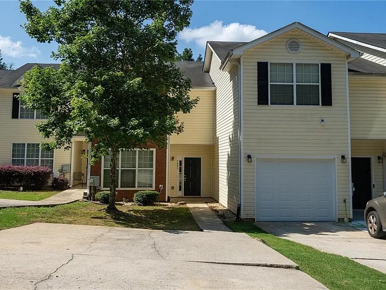 7683 Creekside Ln — Photo 1
