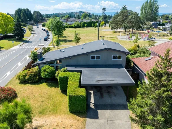 4070 Larchwood Dr, Saanich, BC V8N 6H7