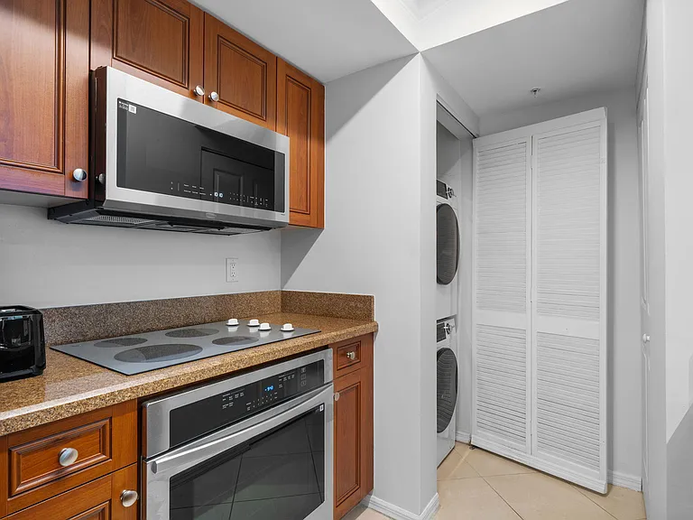 347 N New River Dr E #405 — Photo 4