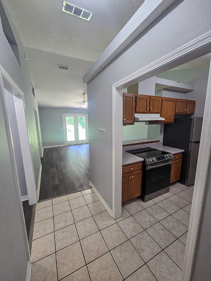 2 bed, 2.0 bath, 1000 sqft, $1,350 — Photo 2