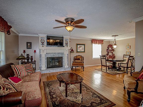4th image of 143 Winston Dr