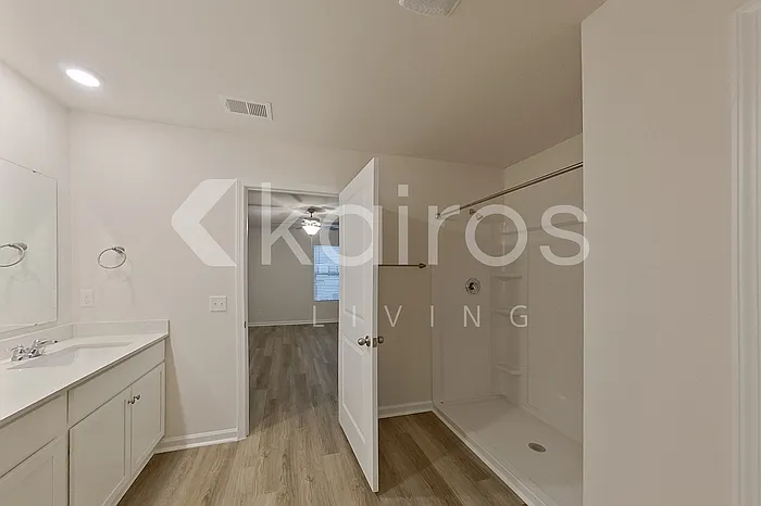 130 Inez Ave — Photo 18