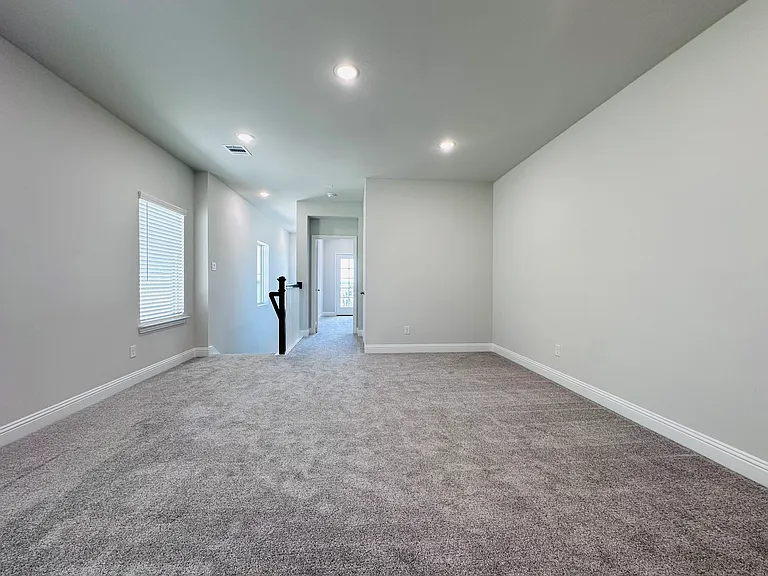 7017 Sunset Blvd — Photo 35