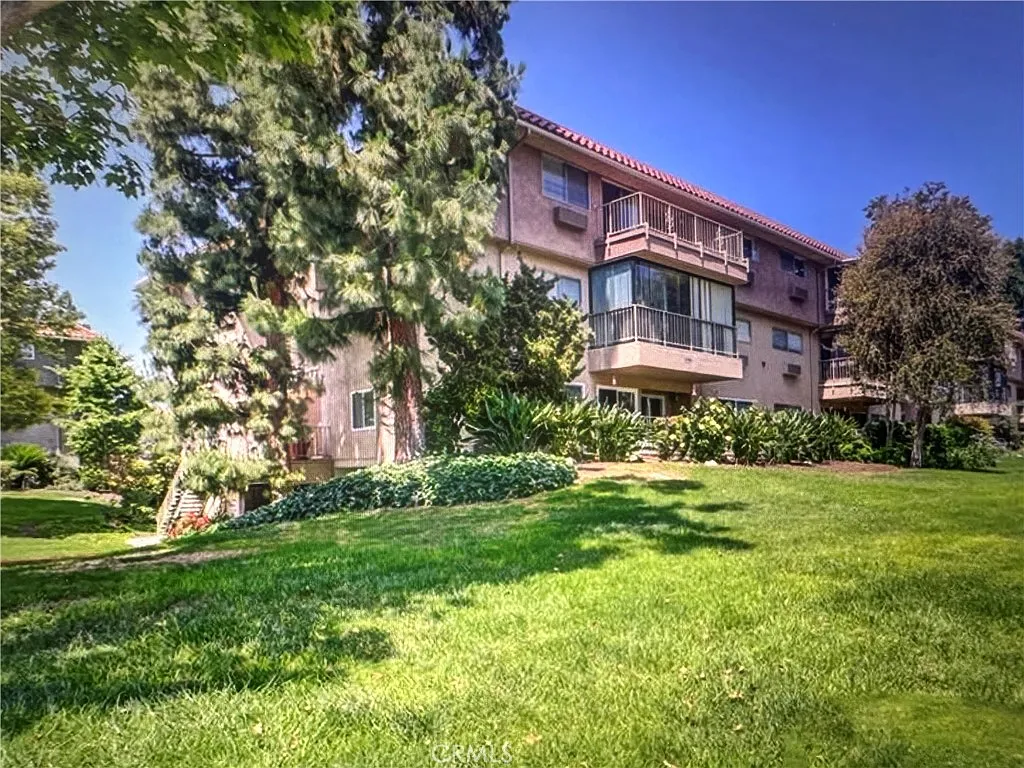 3 bed, 1663 sqft, $3,200 — Photo 2