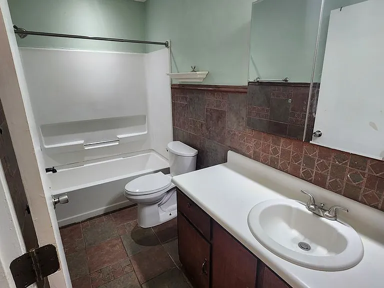 803 Madison Dr — Photo 19