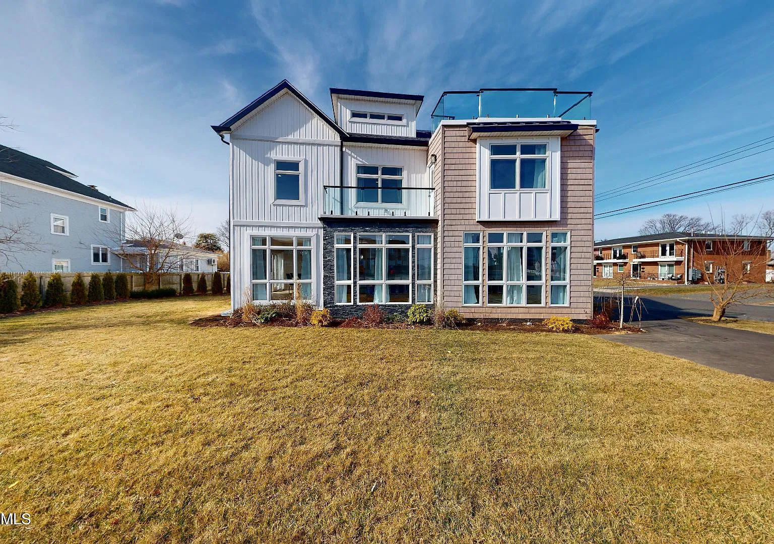 6 bed, 3.5 bath, 2532 sqft, $8,000 — Photo 1