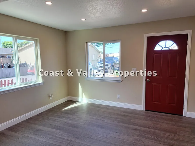 49 Villa St — Photo 3
