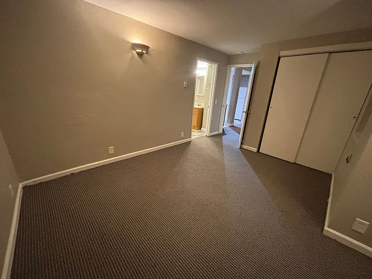 Roycroft Apartments — Photo 13