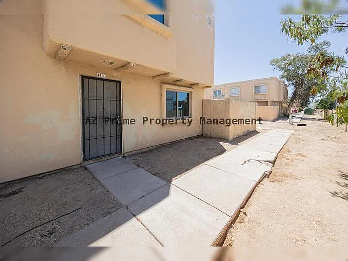 2 bed, 1.5 bath, 1090 sqft, $1,395 — Photo 2