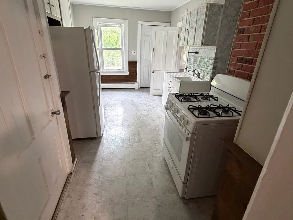 27 Asnuntuck St #29