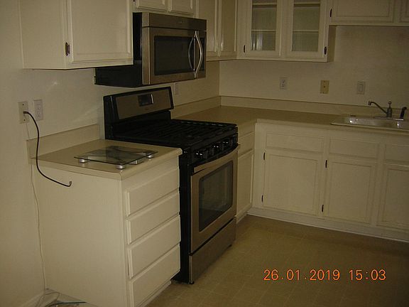 3rd image of 848 Woodland Ave APT 22