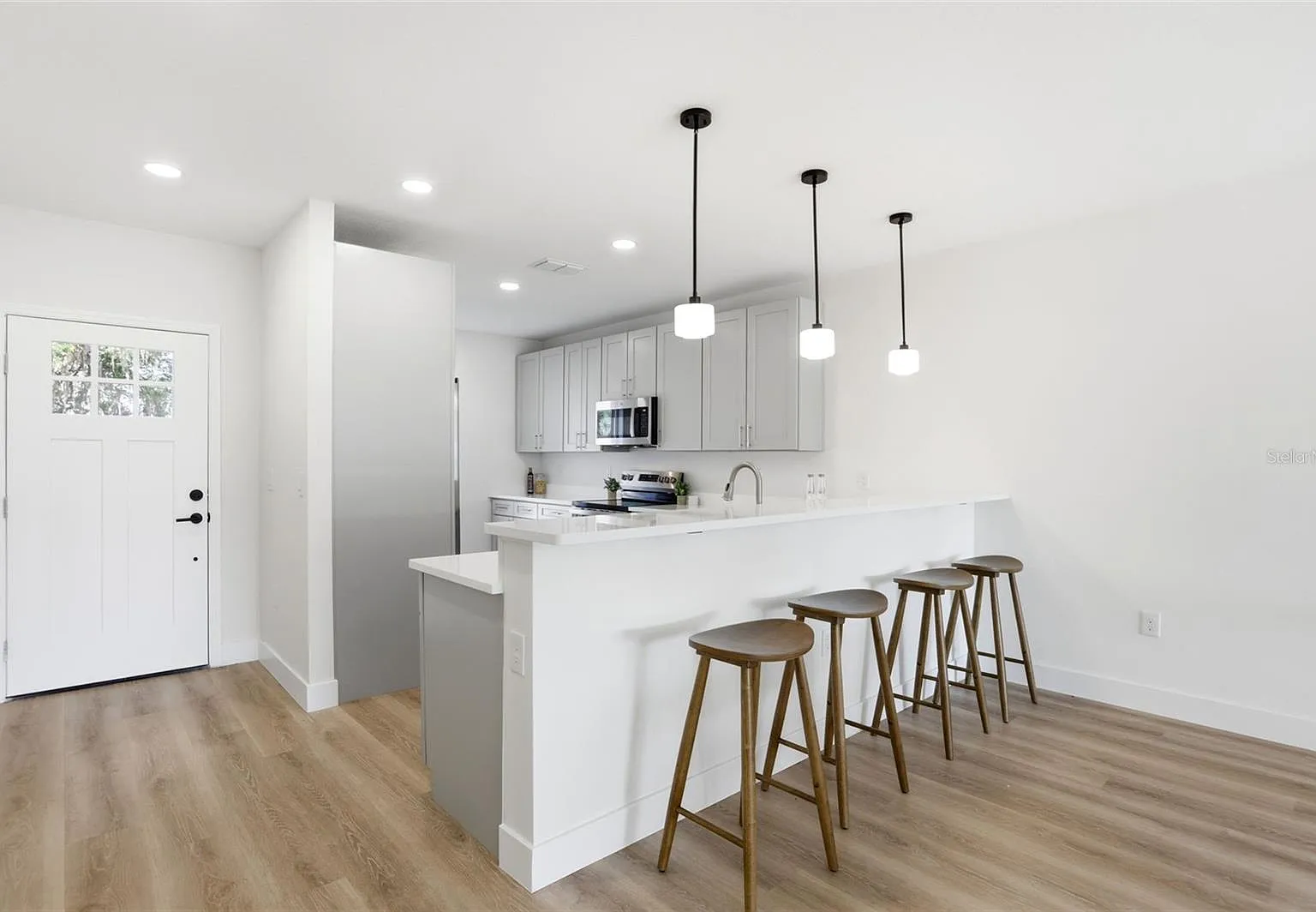 3 bed, 1790 sqft, $2,300 — Photo 2