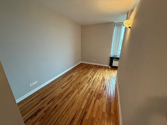 Covington - 4600 N Clarendon Ave — Photo 29