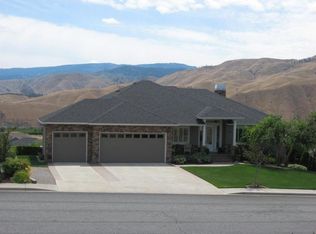 995 Sage Crest Dr, Wenatchee, WA 98801