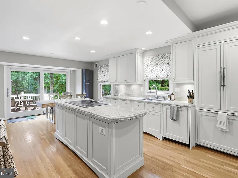 7715 Crossover Dr — Photo 18