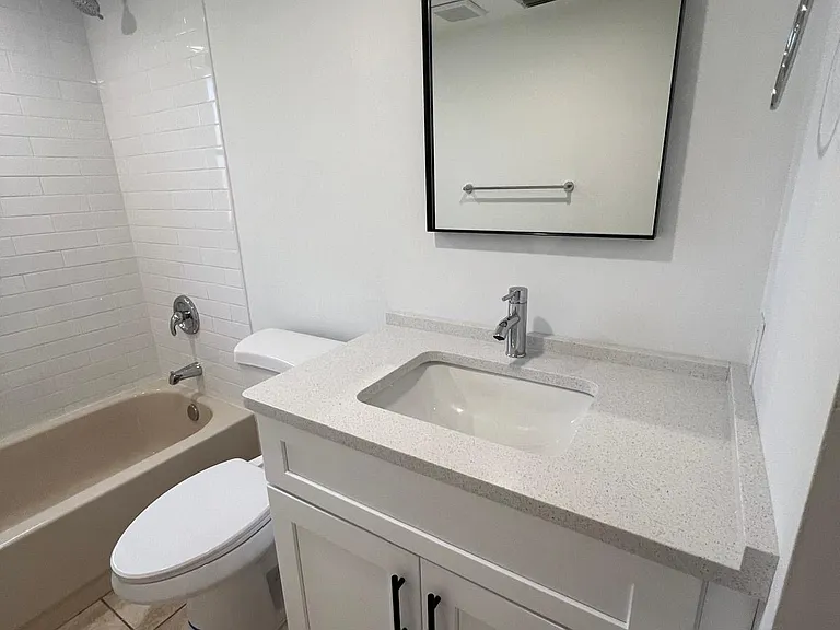 1016 SE 8th St #7 — Photo 19