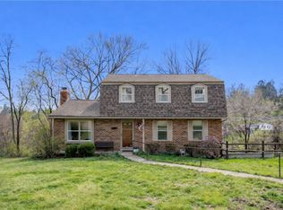 1637 Queens Dr, South Park, PA