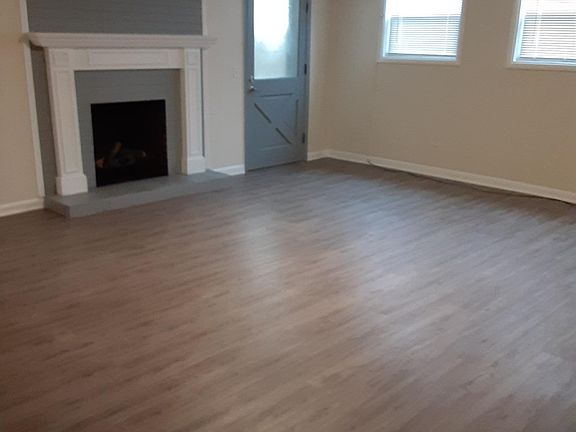 2nd image of 1420 E Spring Ln