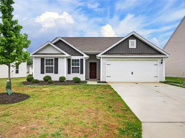 2112 Briar Run Dr, Greensboro, NC 27405