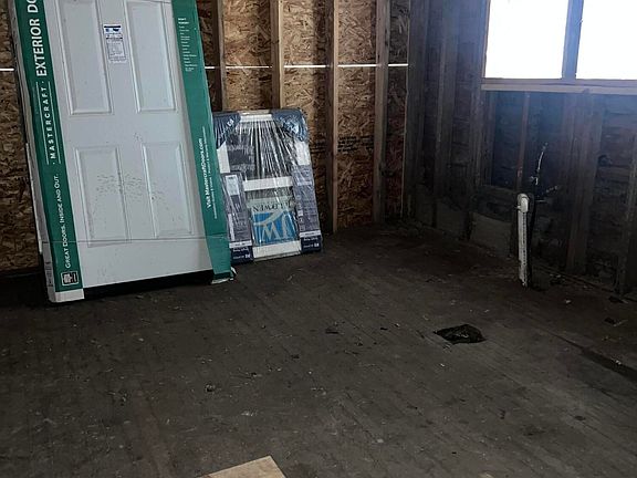 3rd image of 126 W Broadway St