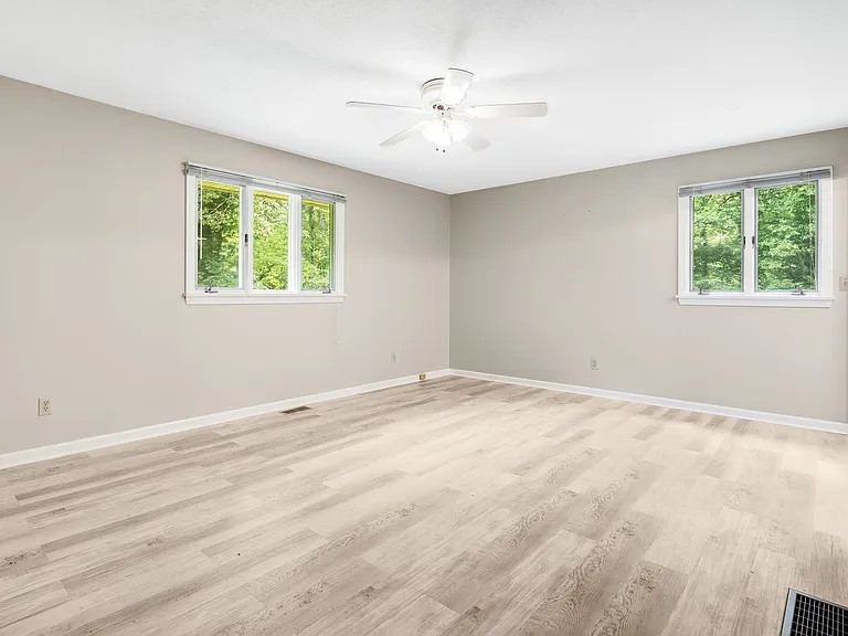 102 Arbor Ln — Photo 29