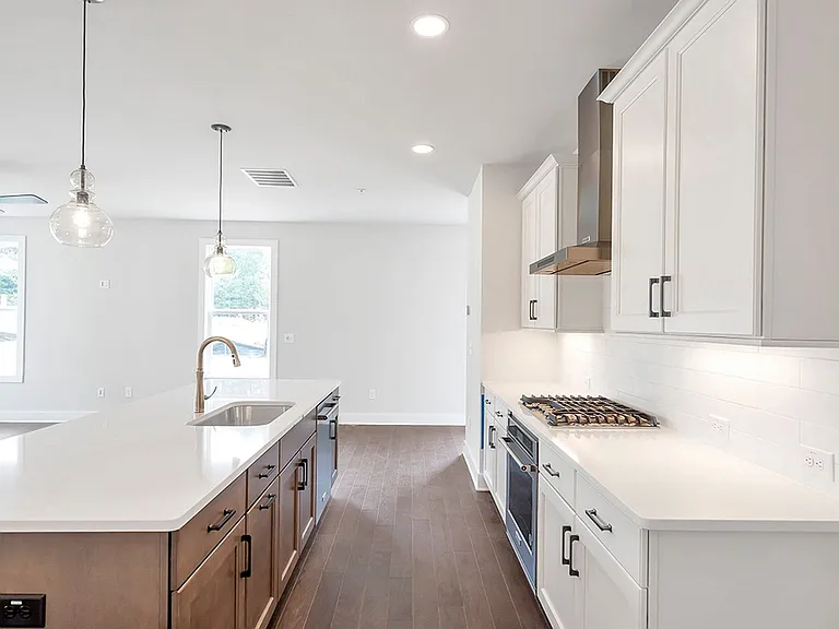 1258 Winterhaven Dr — Photo 13