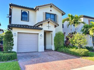 3275 W 96th Pl, Hialeah, FL 33018