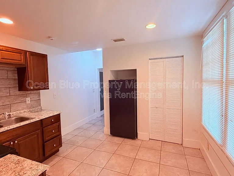 316 W Columbus Dr #A — Photo 4