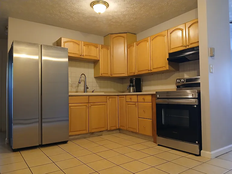 921 Colorado Dr — Photo 2