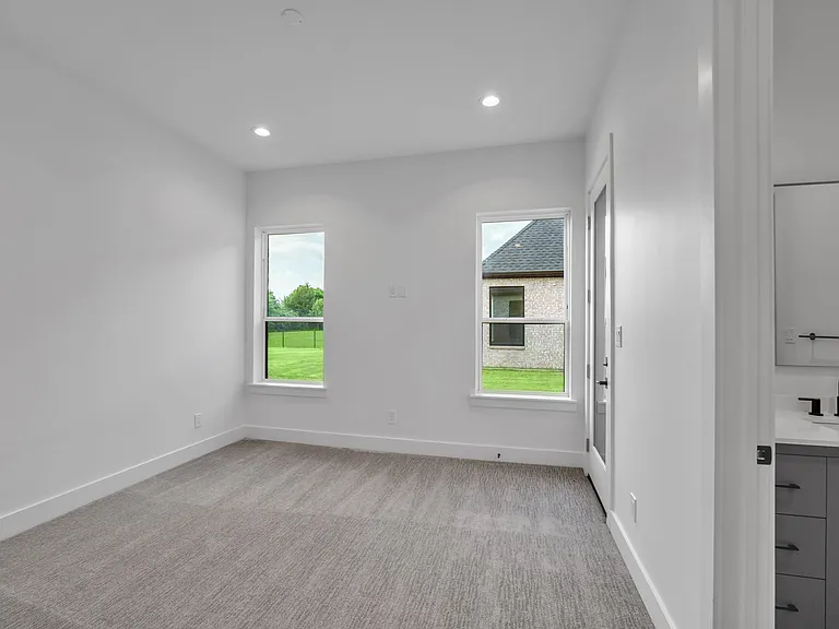 4th bedroom with jack and jill bathroom access