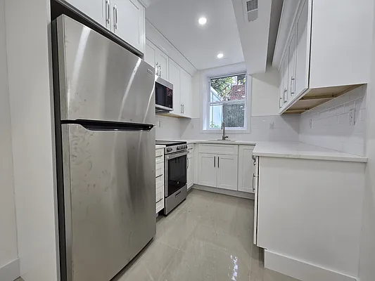 Rented by Kahana Real Estate LLC | media 2
