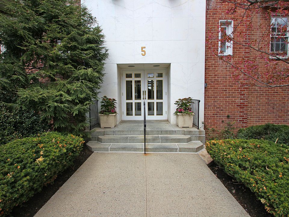 1st image of 5 Roosevelt Pl #C00m2-02