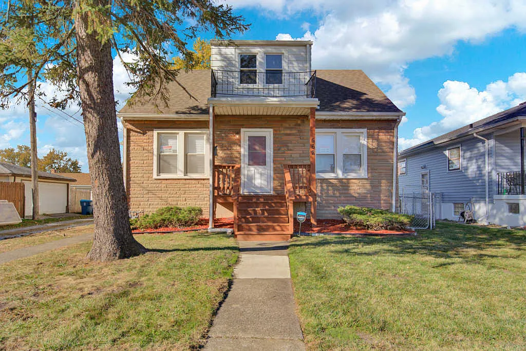 562 Mackinaw Ave photo 1