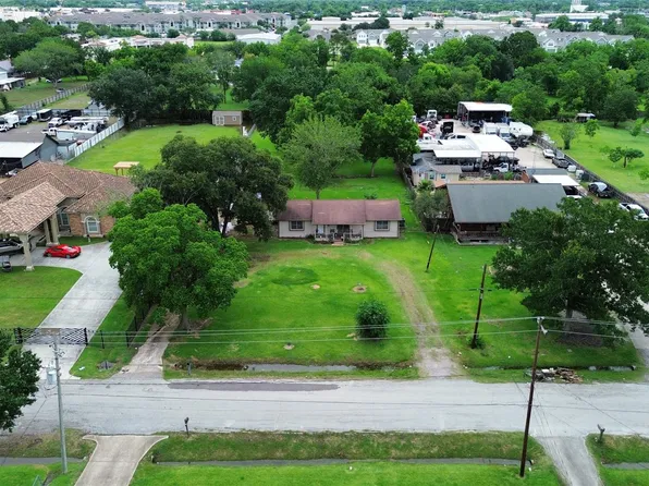535 Pampa St, Pasadena, TX 77504