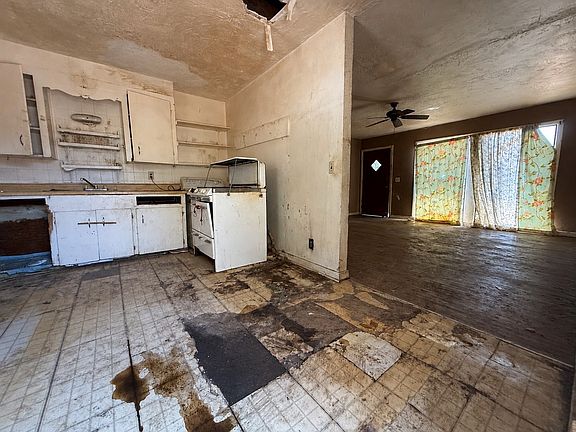 3rd image of 2217 Nina Maria St