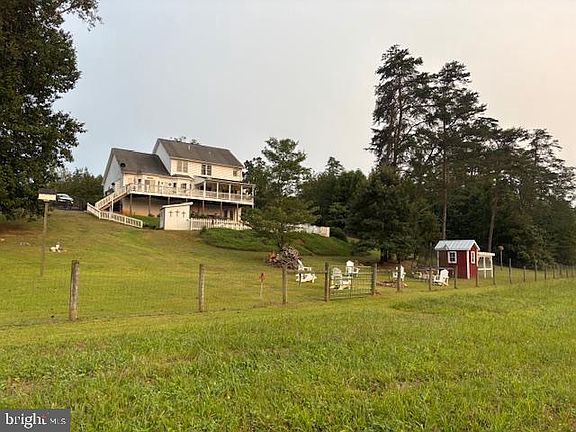 4th image of 140 Woods Ridge Ln