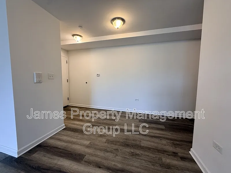Building Photo - 831 McIntosh Ct #207