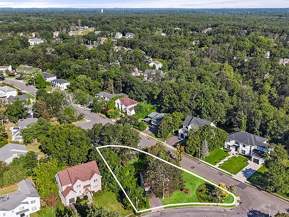 3rd image of 140 Van Buren Avenue