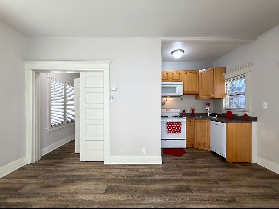 1st image of 00-625 E Broadway #A