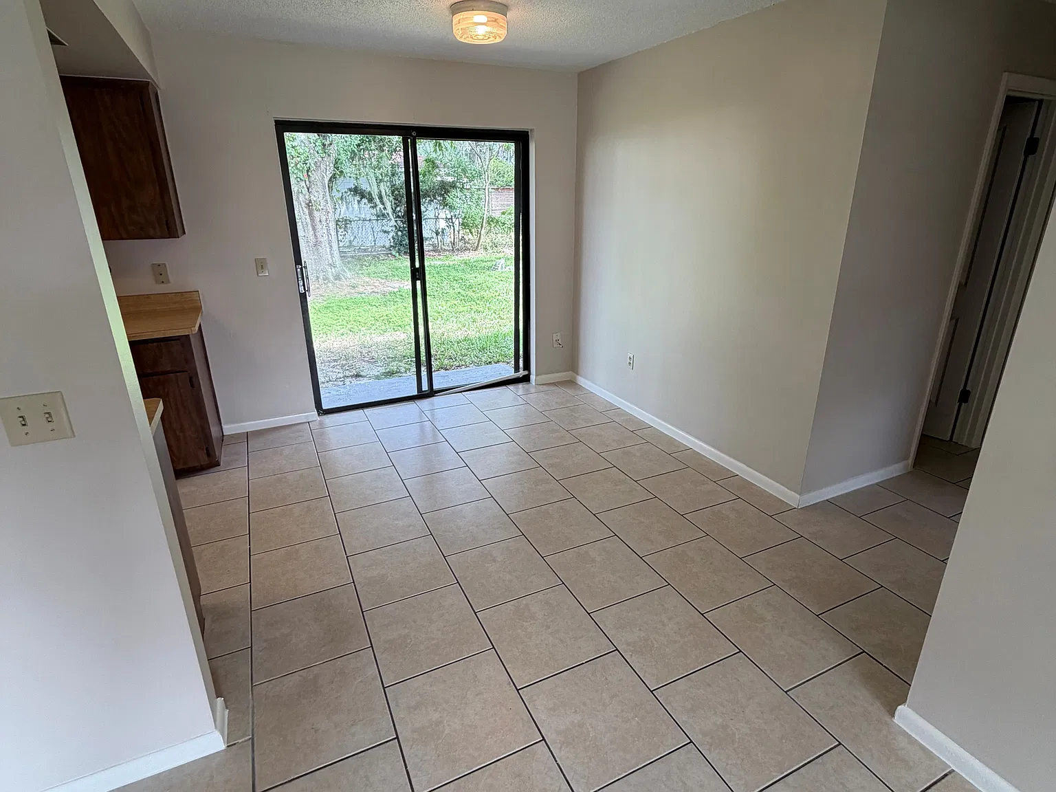 2 bed, 936 sqft, $2,000 — Photo 3