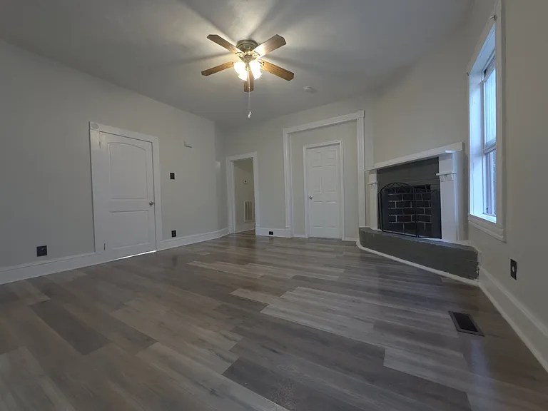127 Poplar Ave #1 — Photo 4