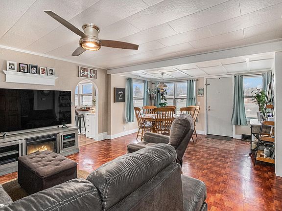 4th image of 301 E Wayne St