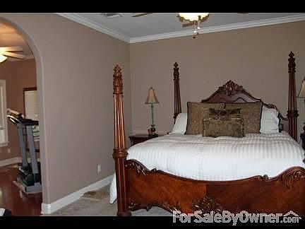 3rd image of 4804 Carolyn Cir