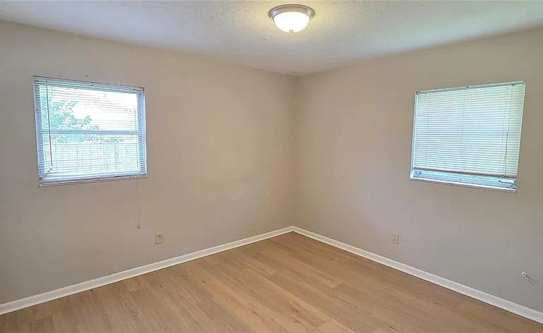410 S Oakwood Ave — Photo 10