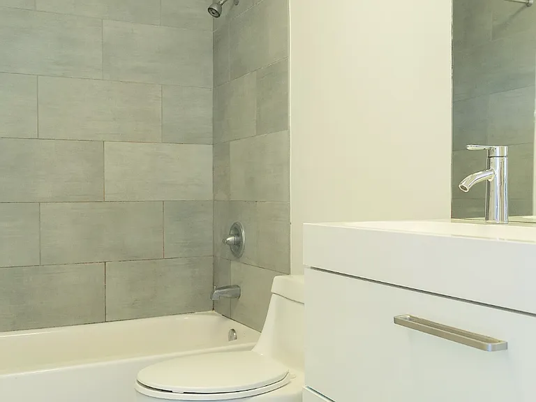 2117 W Clinton St #203 — Photo 5