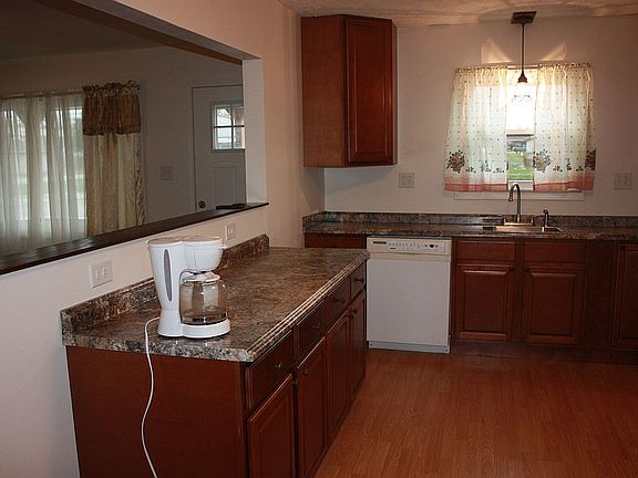 Kitchen & pass-thru to LR