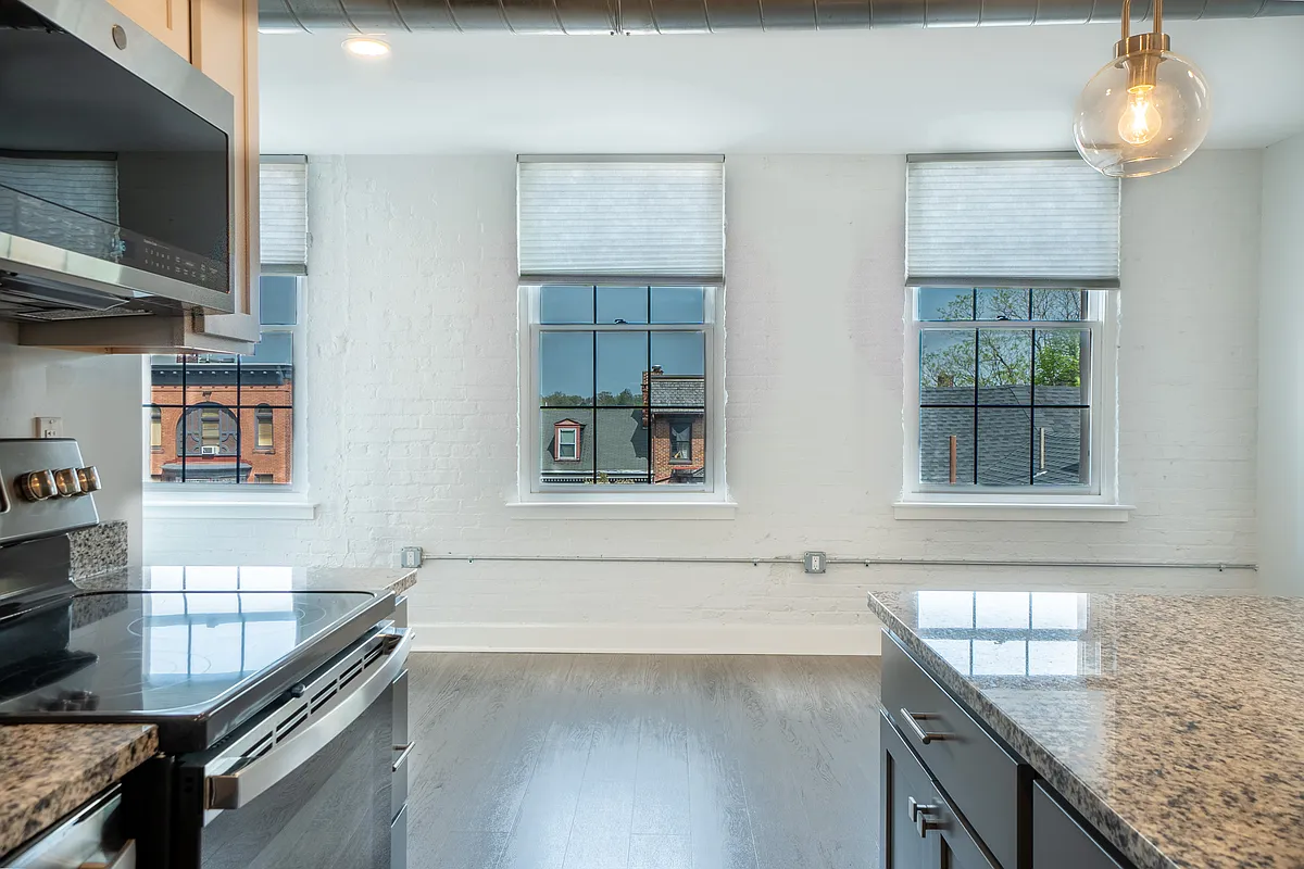 Building Photo - 50 N Duke St #305